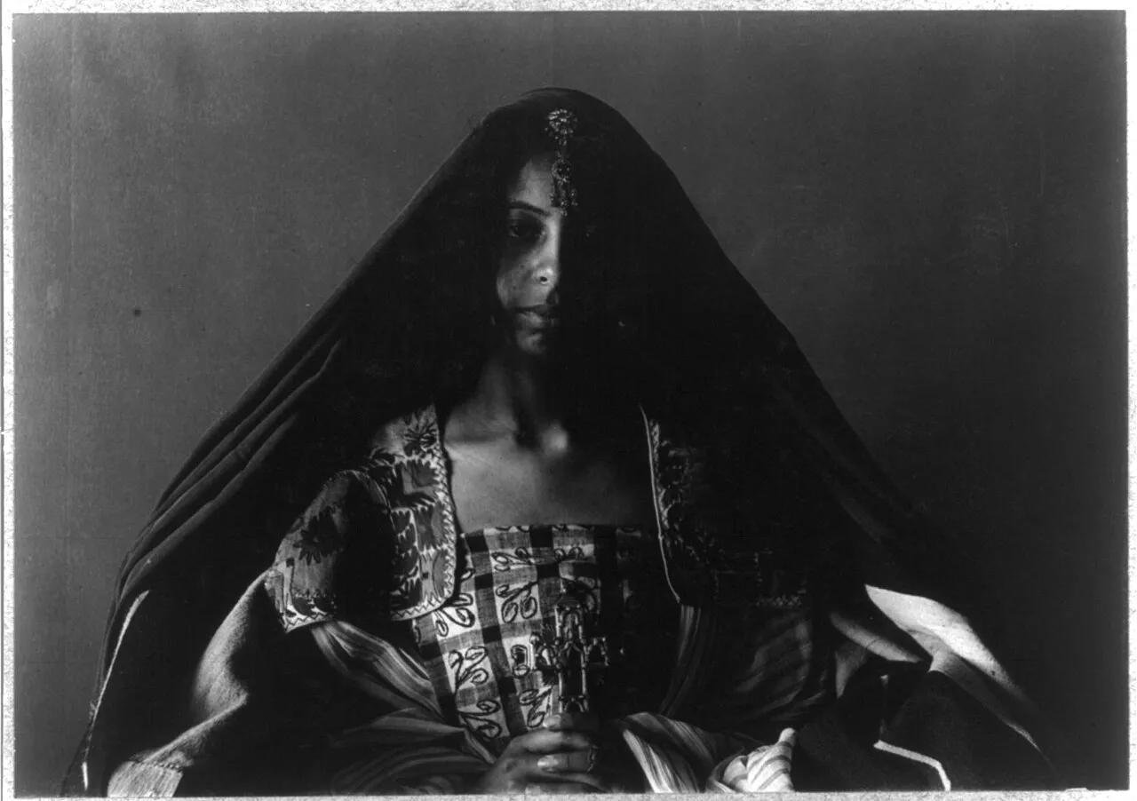 File:Young woman (Angela Grimké) in Middle Eastern costume and Tuareg tribe headdress, half-length portrait, seated, facing front LCCN2001697142.jpg