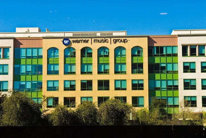 Warner Music Group (1)