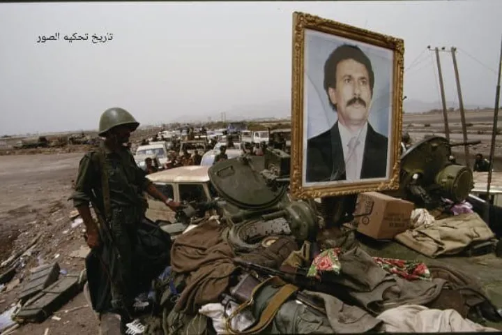 Soldier of Yemeni government forces on the tank during Yemeni civil war