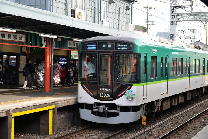 Keihan line 13000 series train type- I counted at least five different types! (48743348808)