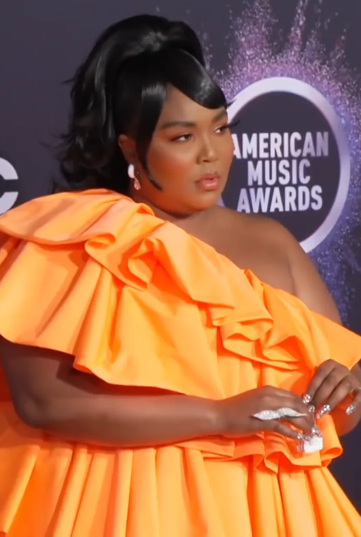 Lizzo at the 2019 American Music Awards