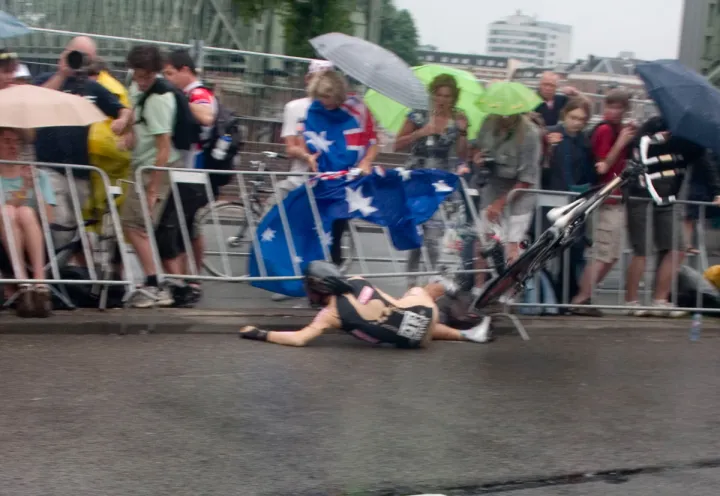 Cardoso crash tour de france 2010