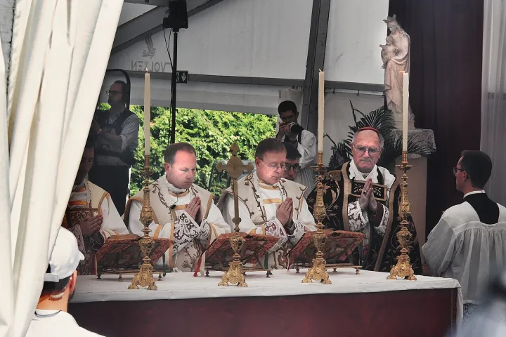 SSPX Bishops concelebrating Mass during the consecration service (55385459073)