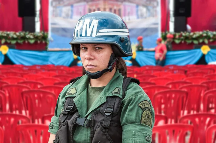 Woman of Bolivarian Armed Forces in a presidential meeting