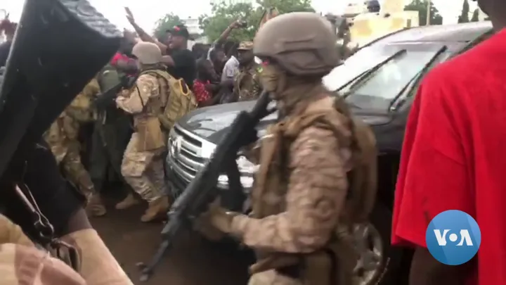2020 Malian coup d'état - Malian soldiers escorting a convoy in Bamako