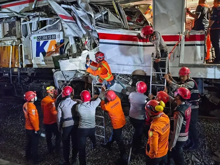2026 Bekasi train collision Basarnas and Polri