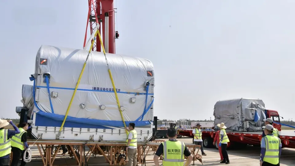Chang’e-7 spacecraft transport container being unloaded for transfer to China’s Wenchang Space Launch Site