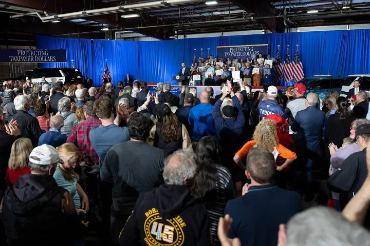 Vice President Vance gives remarks on the Trump Administration's War against Fraud in Bangor, Maine (HIT-fISW8AAFi31)