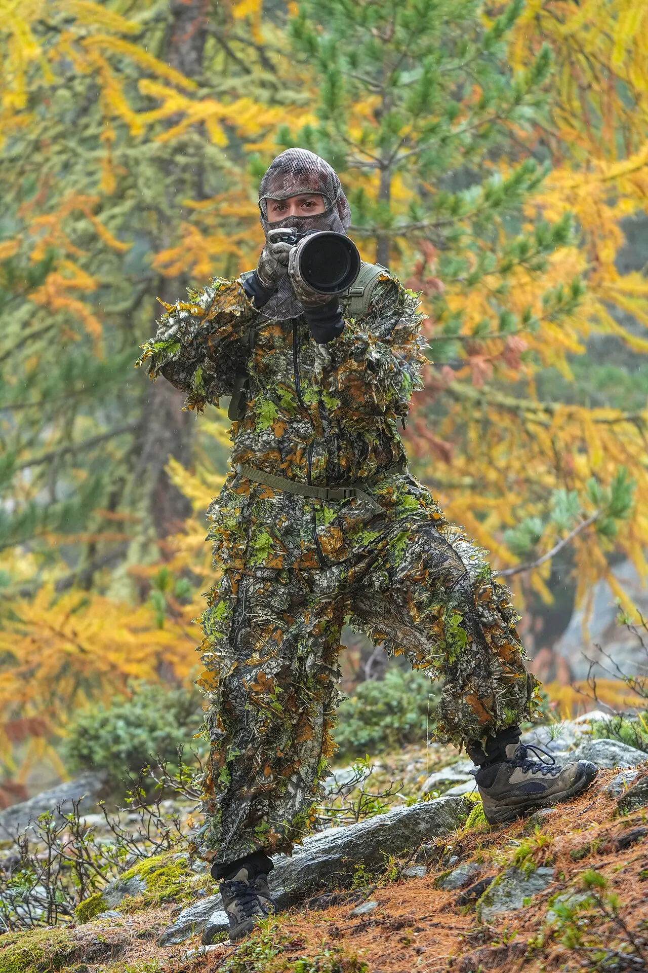 File:048 Wildlife photographer in camouflage clothing Photo by Giles Laurent.jpg