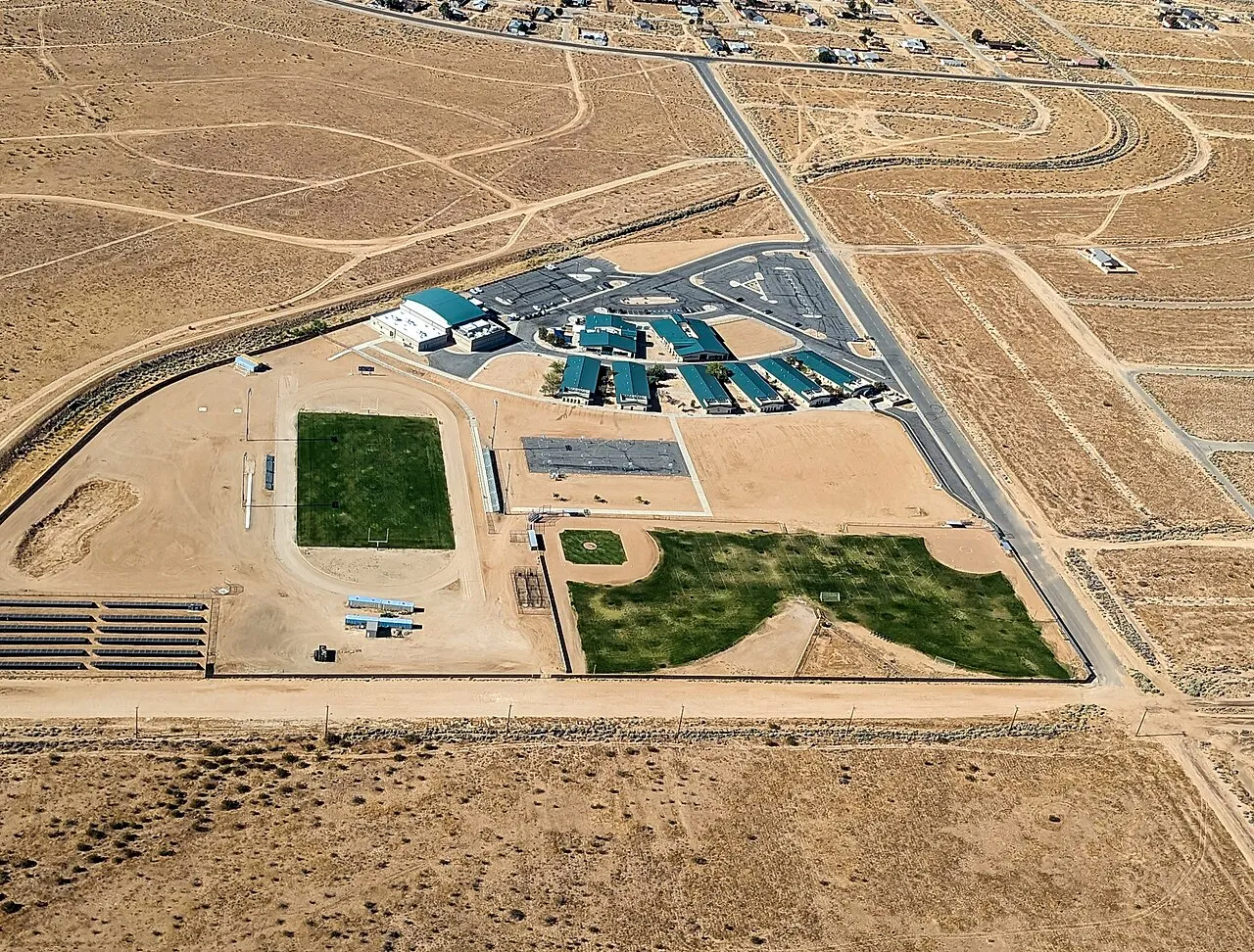 File:California City High School Mohave School District.jpg