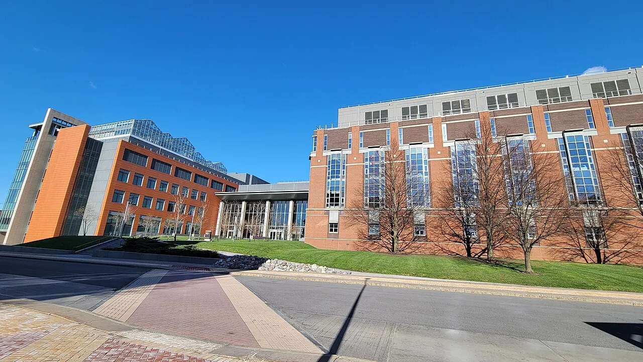 File:Life Sciences Complex and Center for Science and Technology, Syracuse University.jpg