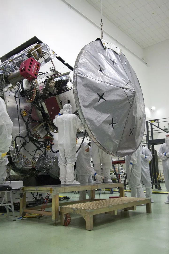 High-gain antenna installation on Juno