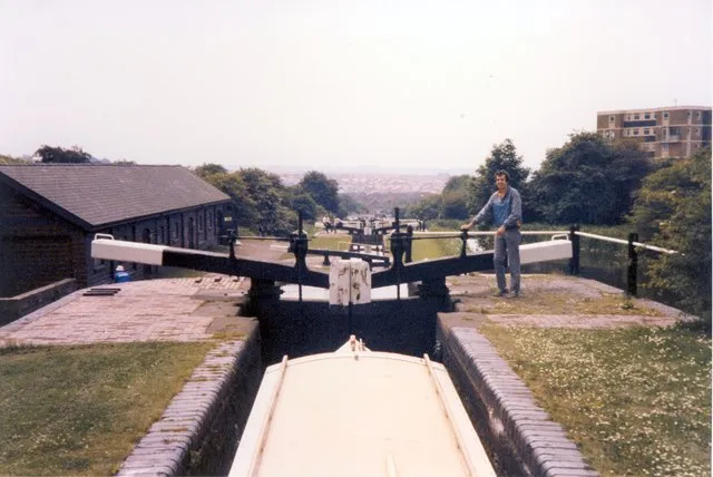 File:Falling off the world - Delph "Nine Locks" - geograph.org.uk - 825161.jpg