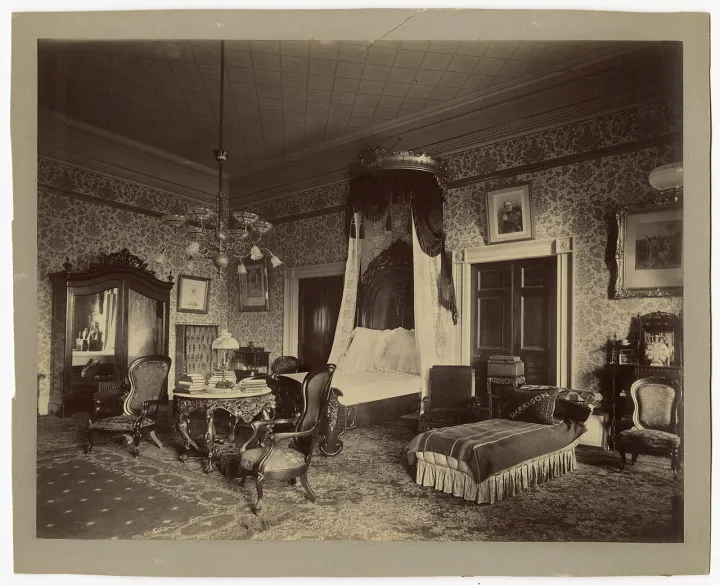 White House president's bedroom - DPLA - 2aea05a574125a776965b15aa05ade78