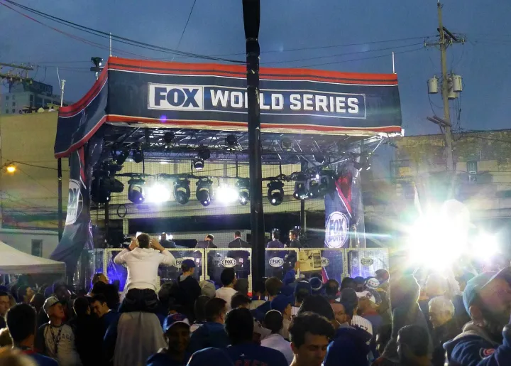 Cubs 026 (30601084612) Fox Sports postgame set