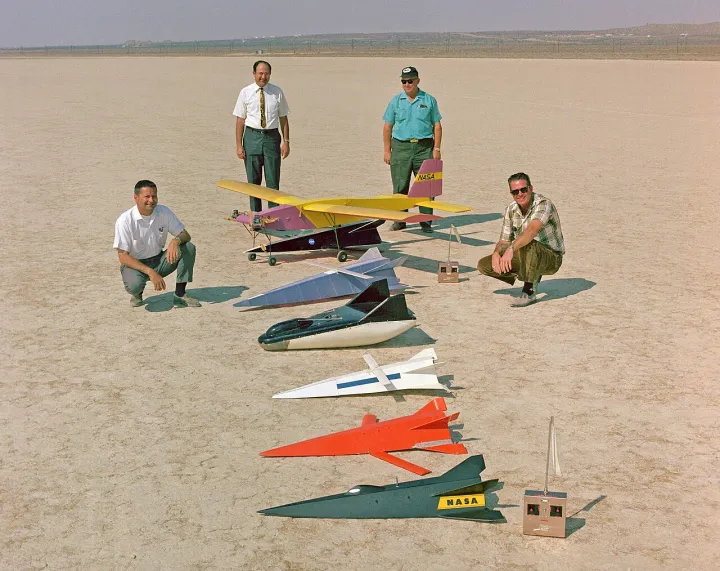 Models on Lakebed with Research Staff DVIDS834830
