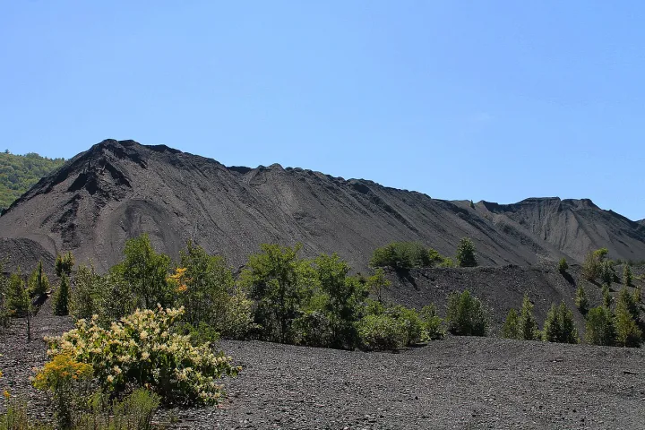 Coal waste pile west of Trevorton, Pennsylvania far shot 2.JPG