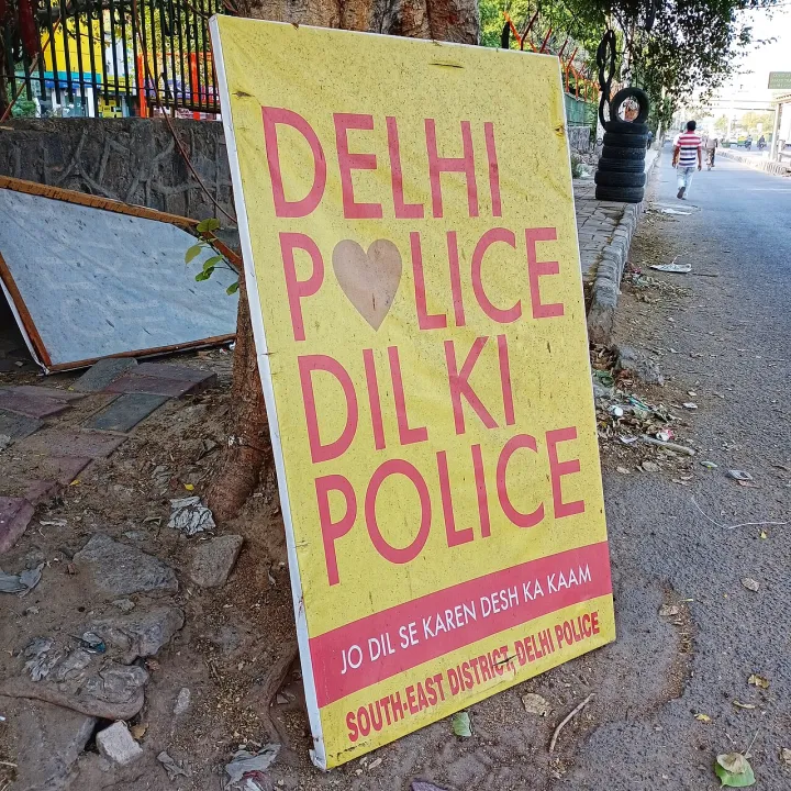Delhi Police dil ki police signboard