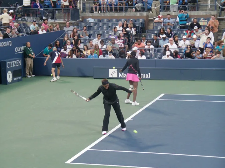 Venus and Serena Williams at the 2009 US Open 03