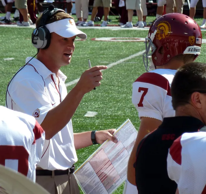 Lane-Kiffin-2010-0918-USCMN