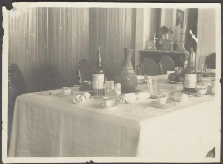 Set table, NINO F Scholten photographic print 19 0422.tiff
