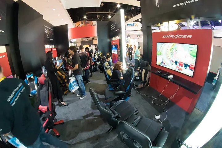 Gaming chairs (18255636313)