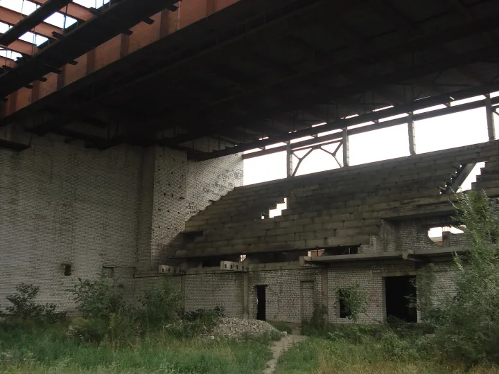 Sports center begans constracting at 198X year, but frosen couse financial reasons. - panoramio