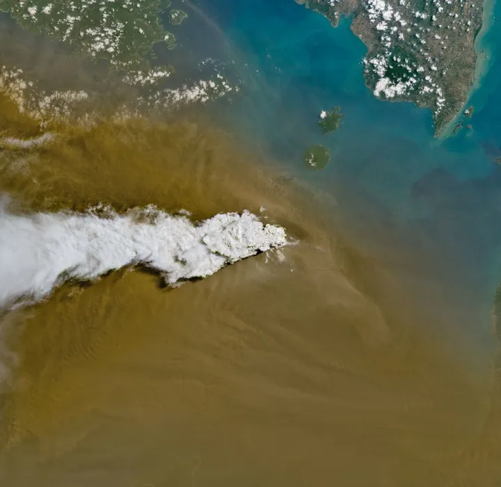 Anak Krakatau Rumbles Again (1303134 - oli 20260905 lrg)