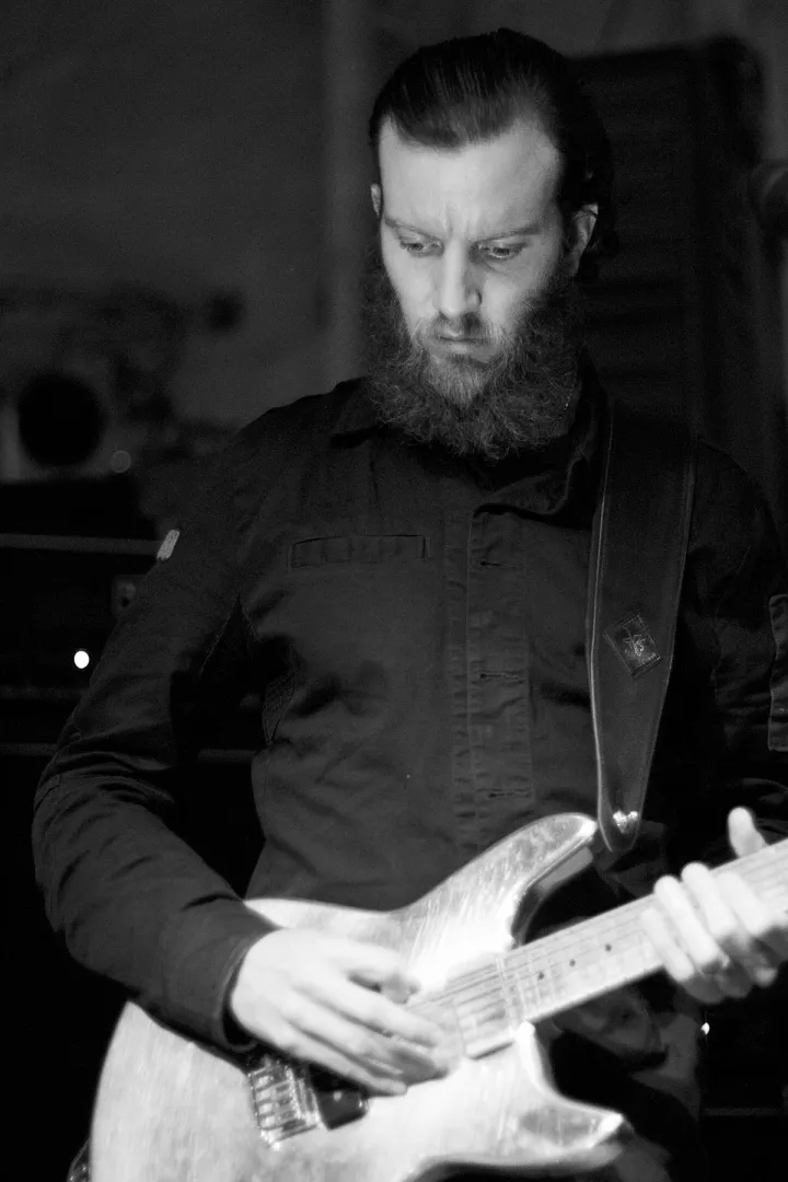 Aaron Turner, B&W, Guitar — Isis @ Wagenhallen, Stuttgart, 2009-07-09