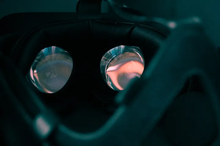 Virtual reality headset