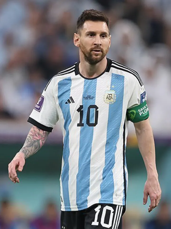 Lionel-Messi-Argentina-2022-FIFA-World-Cup (cropped)