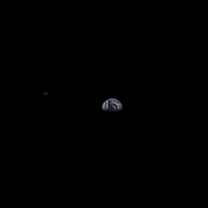 Juice snaps an Earth–Moon portrait ESA501519