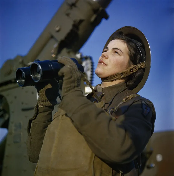 A member of the ATS (Auxiliary Territorial Service) serving with a 3.7-inch anti-aircraft gun battery, December 1942. TR452