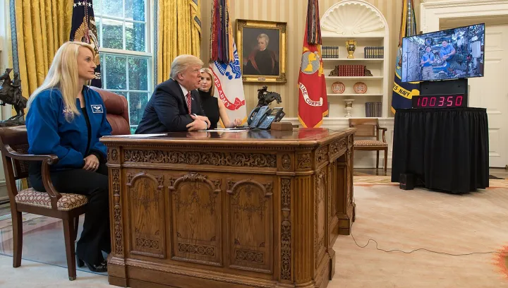 Earth-to-space call from the Oval Office (1)