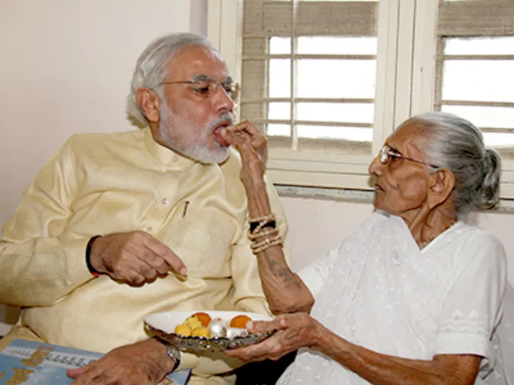 Narendra Modi seeks his mother's blessings on his birthday on 17th sept