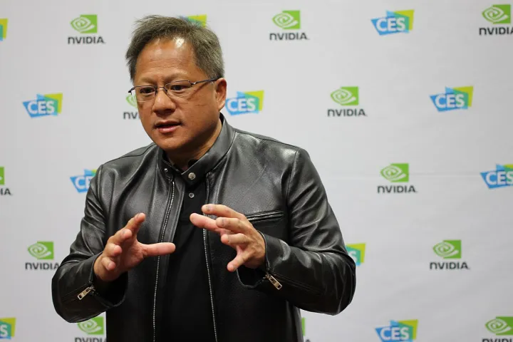 Nvidia CEO Jensen Huang gestikuliert