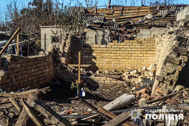 Grave of Avdiivka citizen, killed by Russian guided aerial bomb