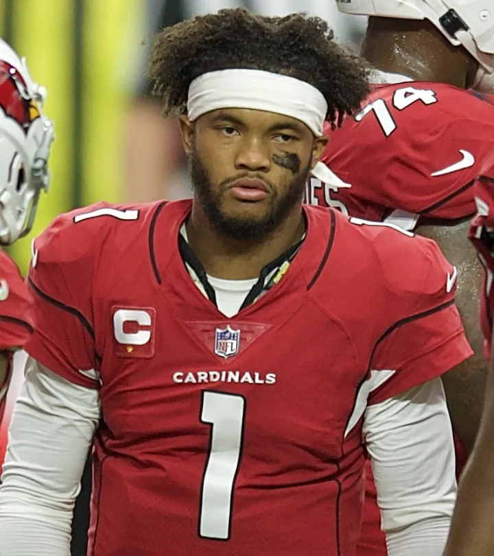 Kyler Murray in huddle (50369475187) (cropped)