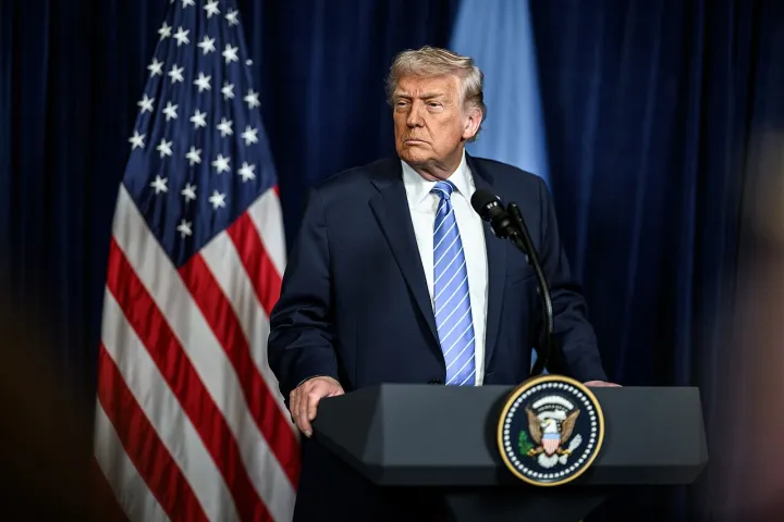 P20251228DT-0954 President Donald Trump meets with Ukrainian President Volodymyr Zelensky at Mar-a-Lago
