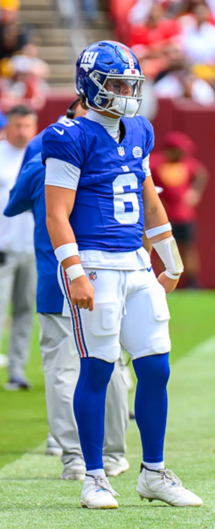 Jaxson Dart sidelines with the Giants
