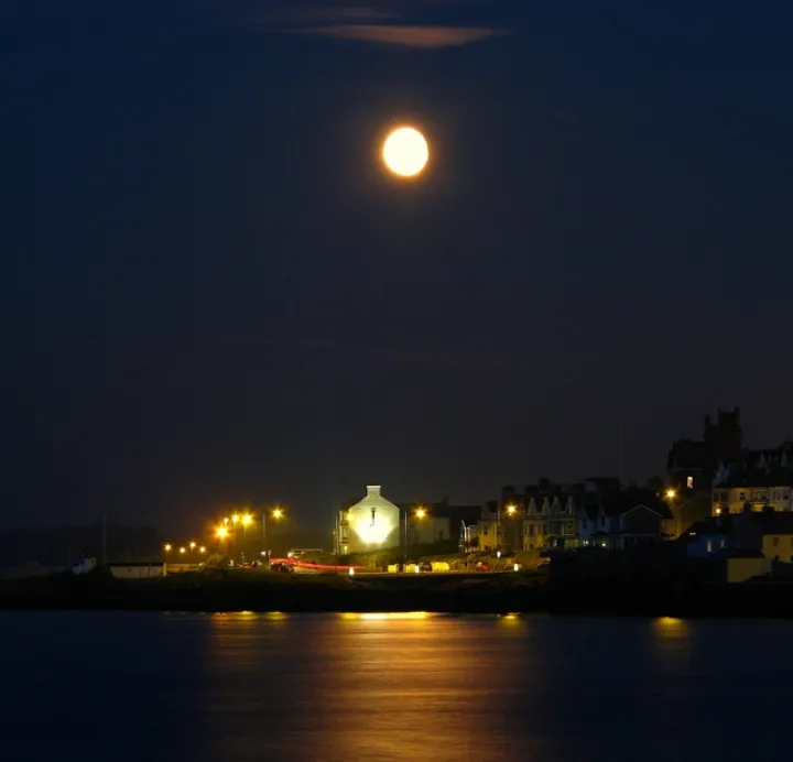 Harvest moon over Bangor - geograph.org.uk - 971291