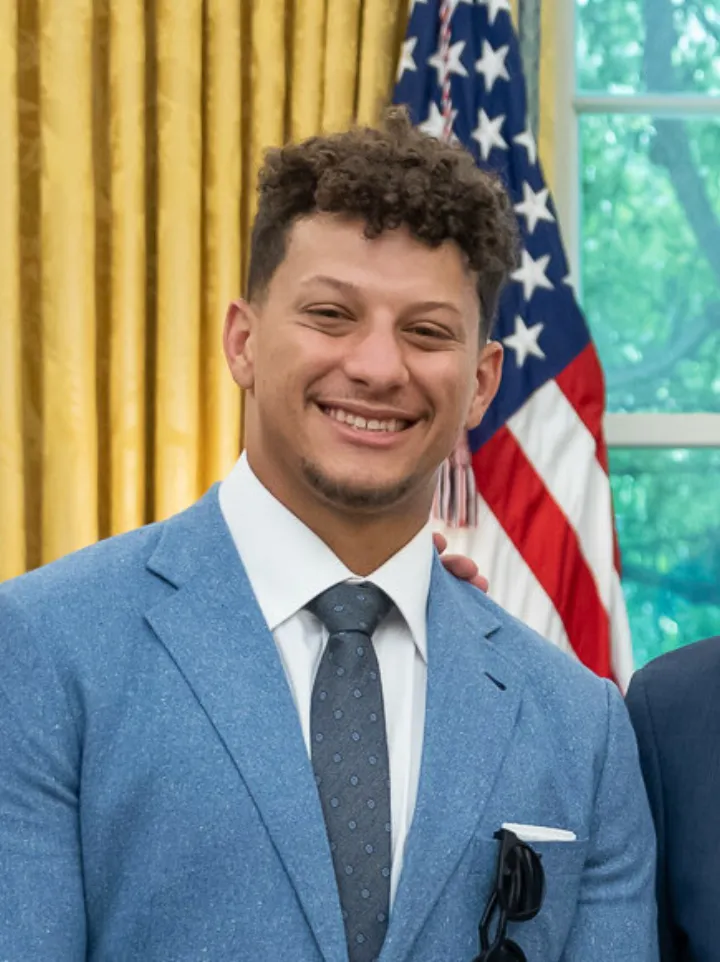 Patrick Mahomes in the Oval Office of the White House on June 5, 2023 - P20230605AS-0902 (cropped)