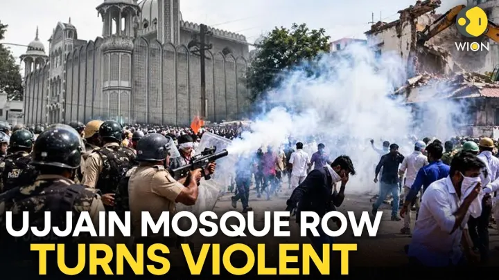 Ujjain Mosque Demolition: Mosque Row Erupts Into Clashes, Protesters Vs Cops Over Road-Widening Plan