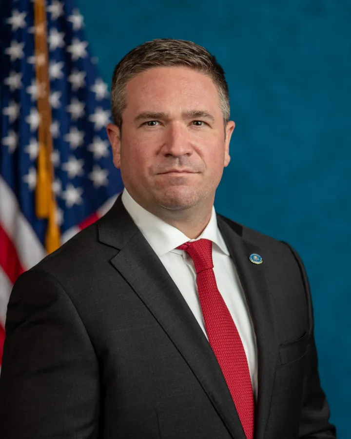 Andrew Bailey, official portrait (2025)