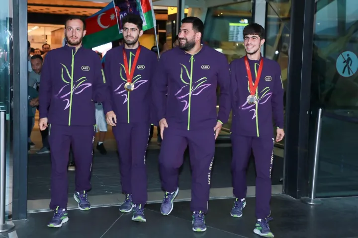 Azerbaijani paralympians return home from Paris 2024