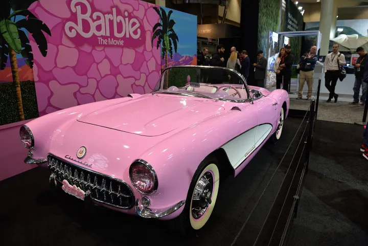 Barbie 1957 Corvette (2)