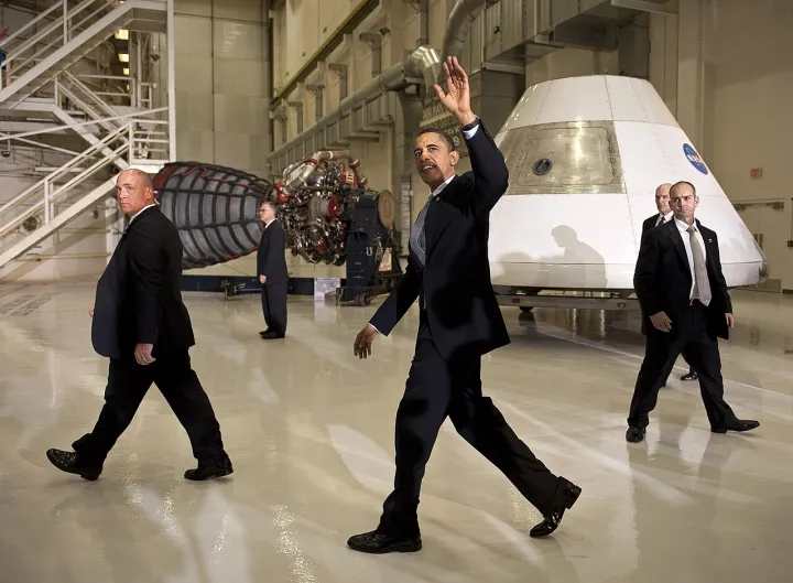 Obama leaves Kennedy Space Center - 201004150007HQ