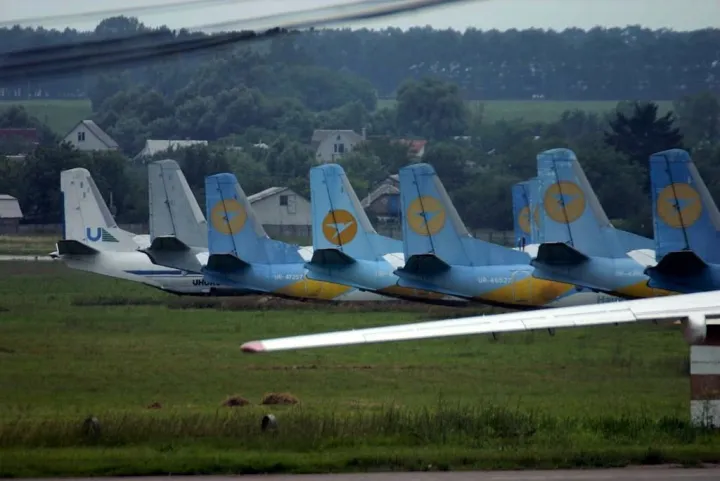 Air Ukraine International Tail Line Up (7724154022)