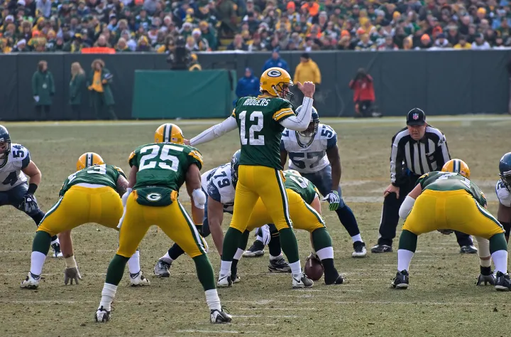 Aaron Rodgers (12) sets the offense