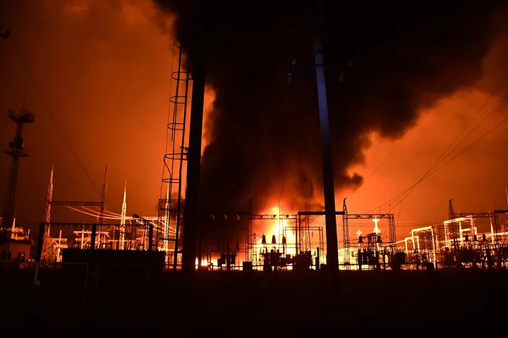 Fire at an energy infrastructure facility after Russian shelling, 2022-09-29 (03)